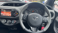 Toyota Yaris 1.33 VVT-i Design 5dr Petrol Hatchback